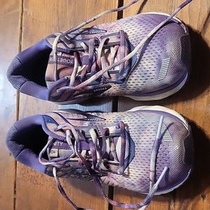 Brooks ghost sz 9 purple tie dye